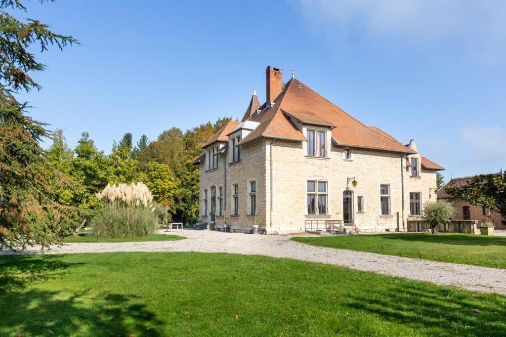 Chambres Au Chateau Du Mouillat Saint-Clair-de-la-Tour Exterior foto