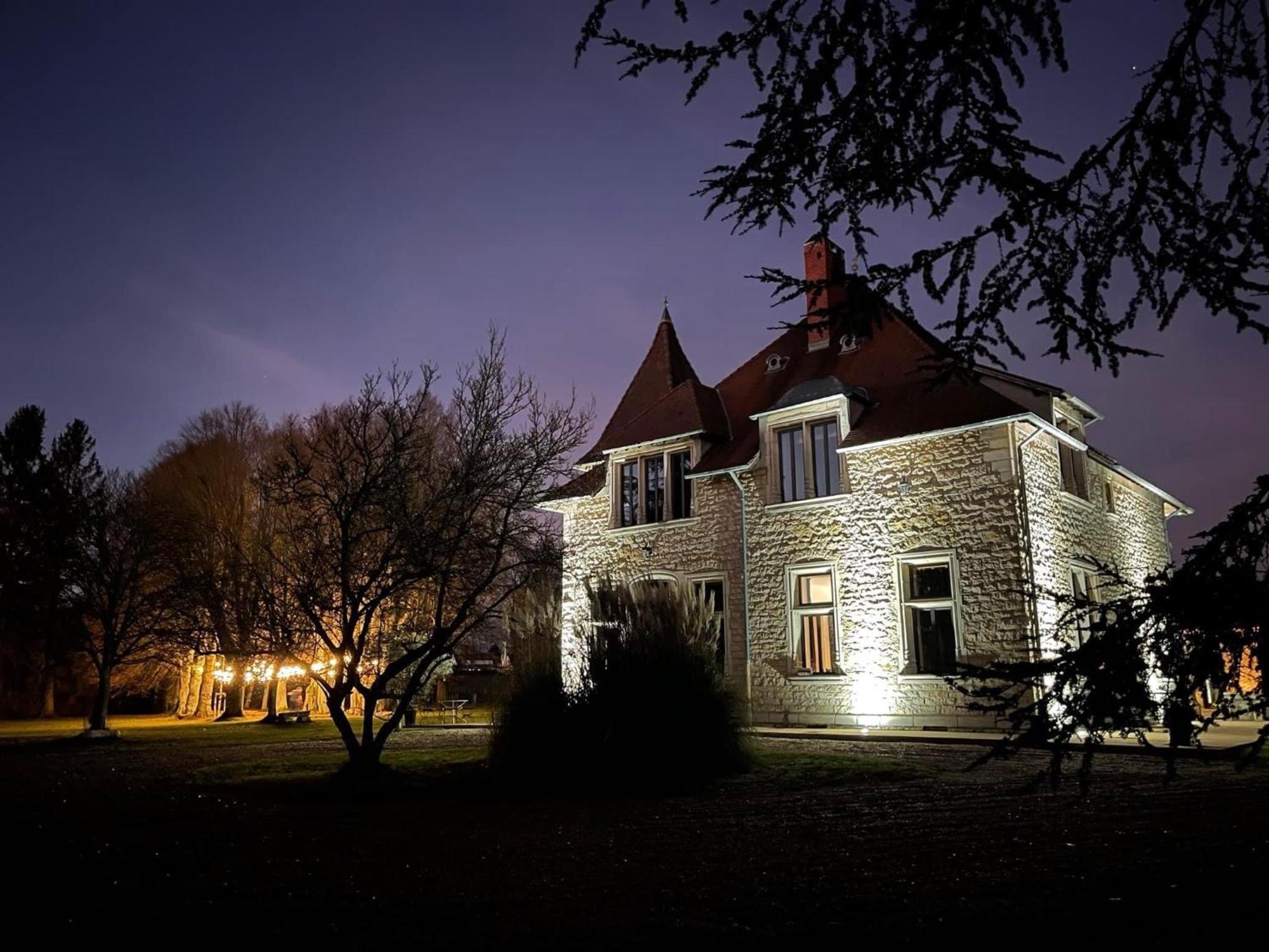 Chambres Au Chateau Du Mouillat Saint-Clair-de-la-Tour Exterior foto